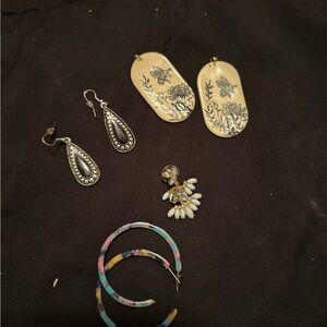 Floral Cream and Silver Earrings Set